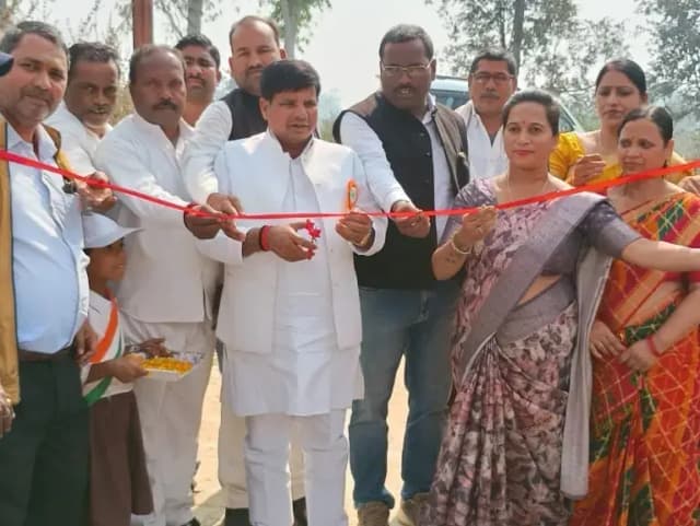 Sonbhadra News: नेमना कंपोजिट विद्यालय में बाल मेले का आयोजन, बच्चों ने लगाए स्टाल और टीएलएम की प्रदर्शनी.