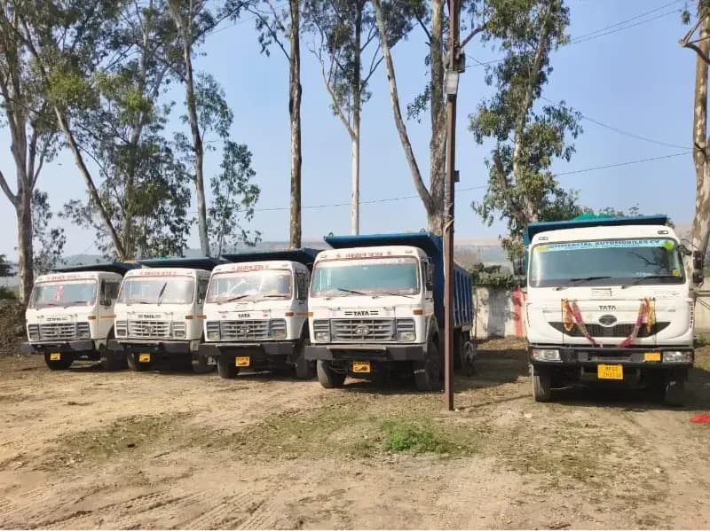 Sonbhadra News: बिना परमिट के परिवहन कर रही 5 ओवरलोड बालू की गाड़ियां जब्त, बालू माफियाओं में हड़कंप.