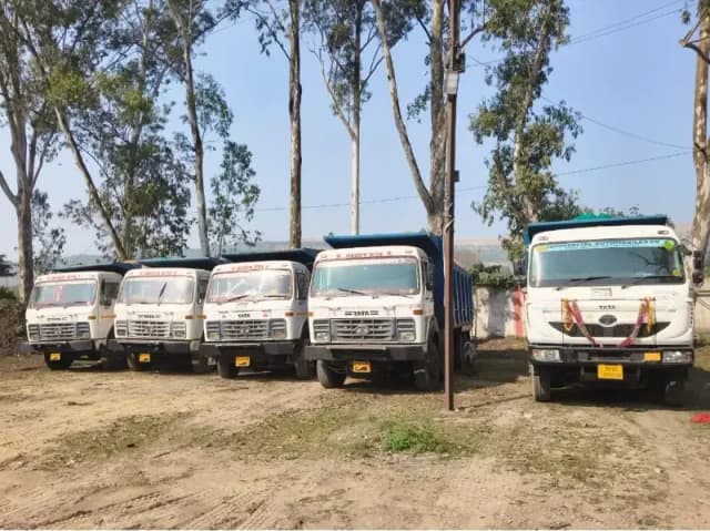 Sonbhadra News: बिना परमिट के परिवहन कर रही 5 ओवरलोड बालू की गाड़ियां जब्त, बालू माफियाओं में हड़कंप.