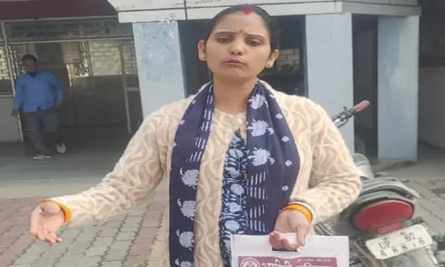 Chandauli News: इलाज में लापरवाही का आरोप लगाकर महिला ने किया हंगामा, चिकित्सक कर्मचारियों के साथ की धक्का-मुक्की.