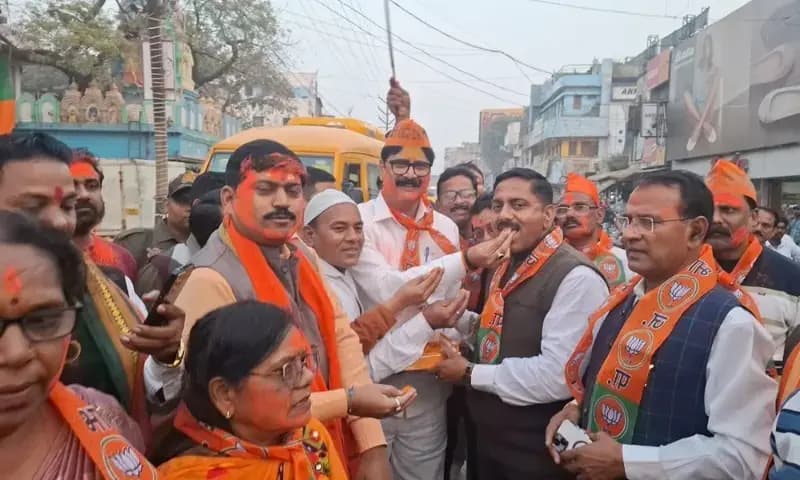 Chandauli News: बिहार में एनडीए की बंपर जीत पर भाजपाइयों का जश्न, ढोल-नगाड़ों संग निकाला विजय जुलूस.