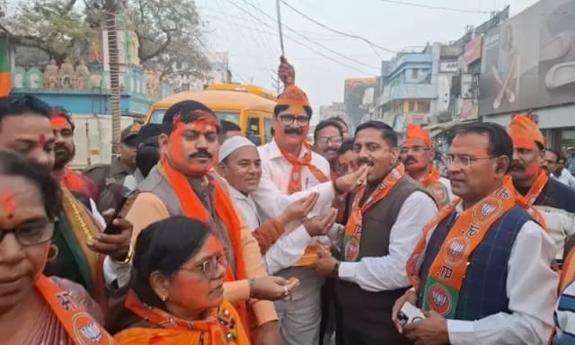 Chandauli News: बिहार में एनडीए की बंपर जीत पर भाजपाइयों का जश्न, ढोल-नगाड़ों संग निकाला विजय जुलूस.