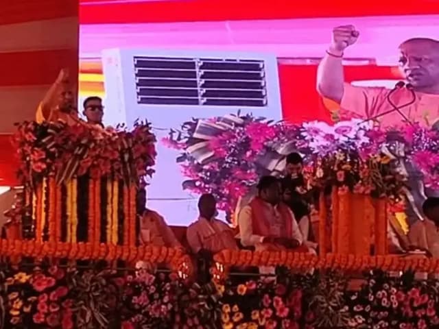 Sonbhadra News: सीएम योगी ने सोनभद्र में जनता को किया संबोधित, जनजातीय समुदाय देश की तरक्की में कंधे से कंधा मिलाकर चल रहा है.