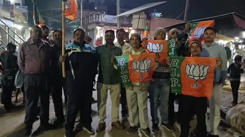 Sonbhadra News: बिहार चुनाव में एनडीए की भारी जीत से कार्यकर्ताओं में खुशी की लहर.