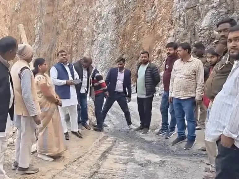 Sonbhadra News: सोनभद्र खनन हादसा: अपना दल के जिलाध्यक्ष ने घटना पर किया दुःख प्रकट, पीड़ितों के लिए ₹1 करोड़ मुआवजे की मांग की.