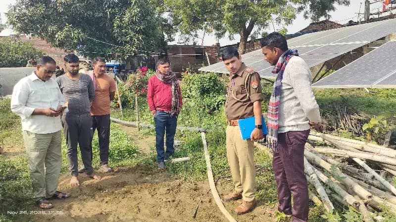 Chandauli News: शादी में गया था परिवार, ताला तोड़कर घर से लाखों की चोरी की घटना को दिया अंजाम.