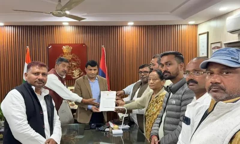 Chandauli News: न्याय की मांग को लेकर सपा सांसद के नेतृत्व में एडीजी जोन से जायसवाल सभा का प्रतिनिधिमंडल, सौंपा पत्रक.