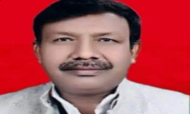 Chandauli News: SIR फ़ॉर्म अभियान को सपा जिलाध्यक्ष सत्यनारायण राजभर ने दिया गति, कार्यकर्ताओं को जारी किए कड़े निर्देश.