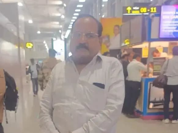 Sonbhadra News: कफ सीरप तस्करी का मास्टरमाइंड भोला जायसवाल गिरफ्तार, विदेश भागने की फिराक में था ड्रग माफिया का पिता.