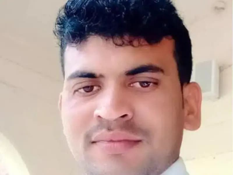 Sonbhadra News: कार और ट्रक की जोरदार टक्कर, अधिवक्ता की मौत.