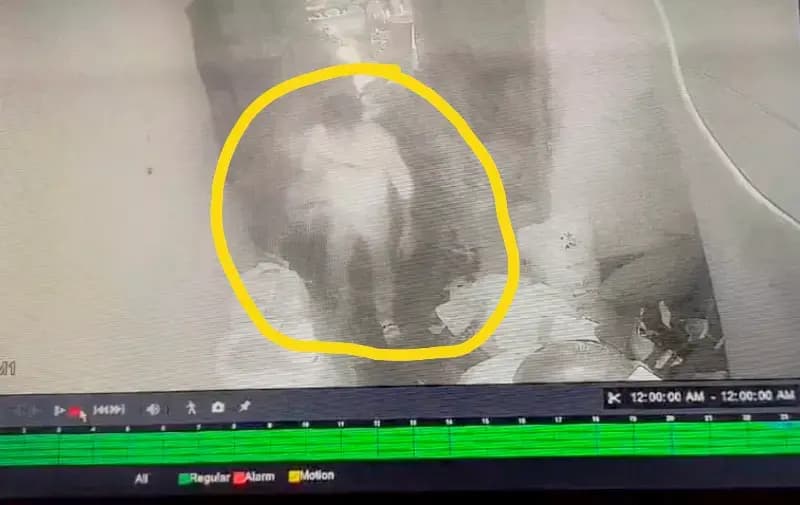 Chandauli News: आटा चक्की मिल को चोरो ने बनाया निशाना, ग्रामीणों ने सीसीटीवी फुटेज देख एक चोर को पकड़कर पुलिस को सौंपा.