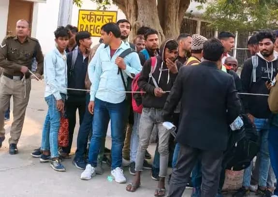 Chandauli News: सघन टिकट जांच अभियान, 825 यात्रियों से वसूले गए 3 लाख 83 हजार रुपये जुर्माना.