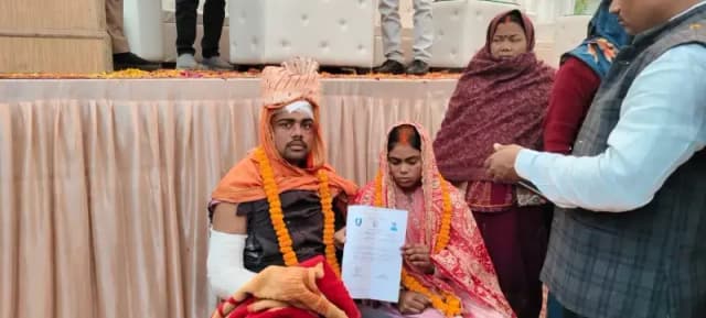 Chandauli News: हॉस्पिटल से पहुंचा दुल्हा, धूमधाम से हुई सगाई, मुख्यमंत्री सामूहिक विवाह में 46 जोड़ों ने लिए सात फेरे.