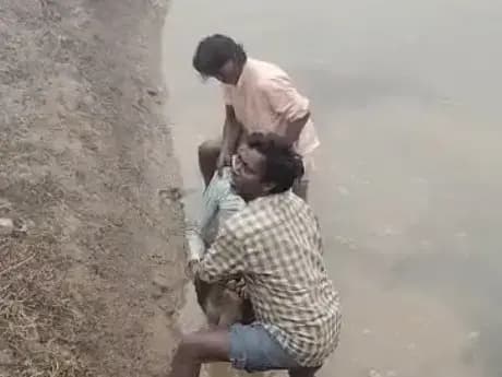 Sonbhadra News: वृद्ध का सोन पम्प नहर में मिला शव, एक दिन पूर्व घर से गायब था मृतक रामकुमार गोंड.