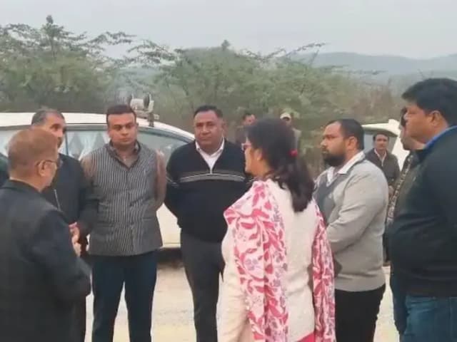 Sonbhadra News: खनन निदेशक माला श्रीवास्तव ने किया बिल्ली मारकुंडी क्षेत्र का दौरा, पसरा रहा सन्नाटा.