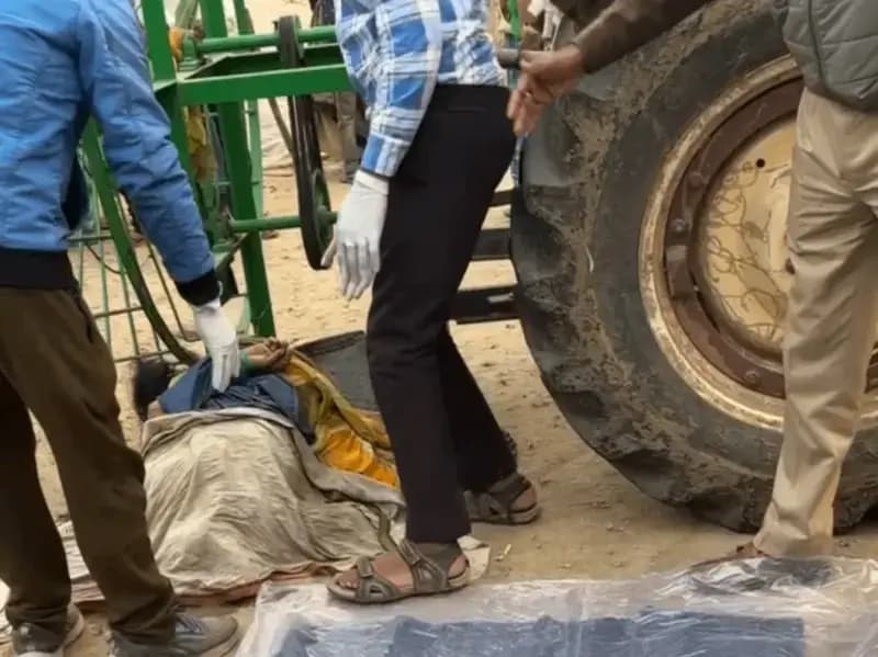 Sonbhadra News: ट्रैक्टर में लगे पंखे में साड़ी फंसने से महिला गंभीर रुप से हुई जख्मी, डॉक्टरों ने किया मृत घोषित.