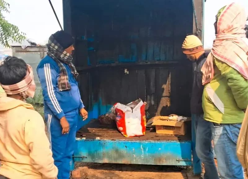 Chandauli News: जनरल स्टोर में शॉर्ट सर्किट से लगी आग, हजारों का सामान जलकर खाक.