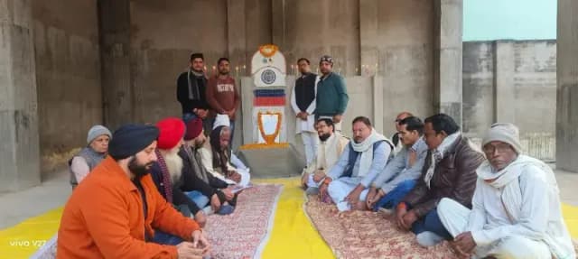 Chandauli News: बलिदानियों की मिसाल बने बाबा जोरावर सिंह व फतेह सिंह, वीर बाल दिवस पर शहीद स्मारक पर दी गयी श्रद्धांजलि