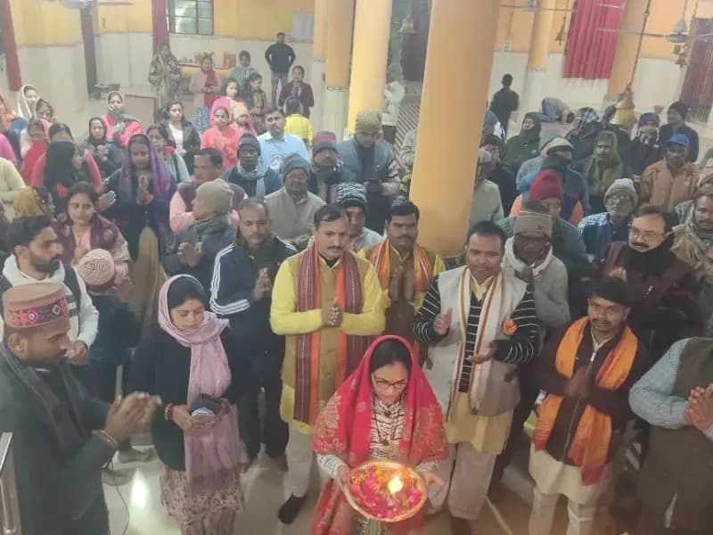 Sonbhadra News: रिहन्देश्वर मंदिर में उमड़ा जनसैलाब, भव्य हिंदू सम्मेलन में गूंजा 'जाग रहा है जन गण मन' का उद्घोष.