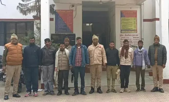 Chandauli News: आधा दर्जन गोवंश के साथ सात शातिर गोतस्कर गिरफ्तार, चार वाहन जब्त.