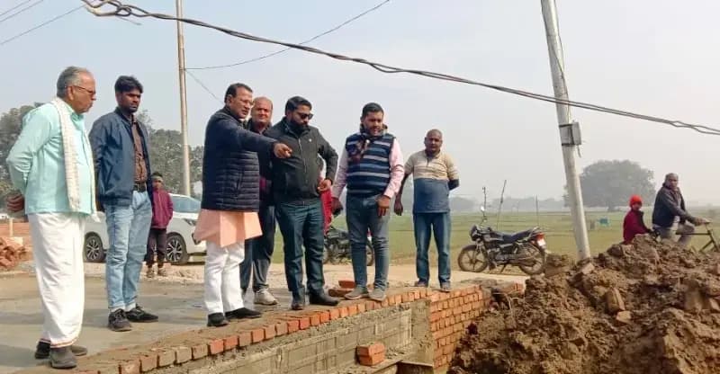Chandauli News: नहर का पानी छोड़े जाने से 100 बीघा फसल जलमग्न, प्रशासन ने किया स्थलीय निरीक्षण.