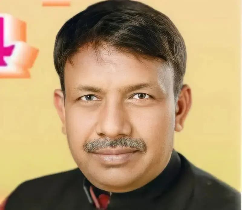 Chandauli News: कानून व्यवस्था, किसानों सहित विभिन्न समस्याओं को लेकर सपा का डीएम को ज्ञापन, आंदोलन की चेतावनी.
