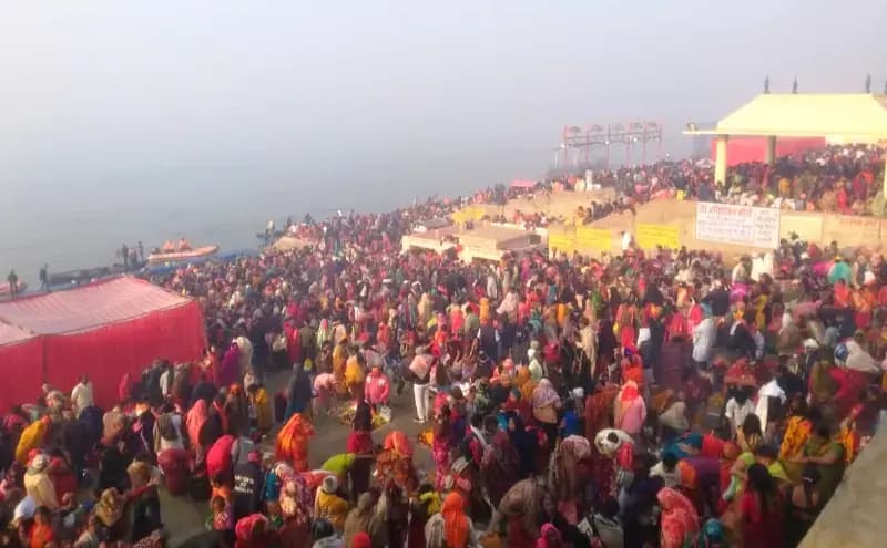 Chandauli News: मौनी अमावस्या पर पश्चिम वाहिनी गंगा में आस्था का महास्नान, उमड़ा श्रद्धालुओं का सैलाब.