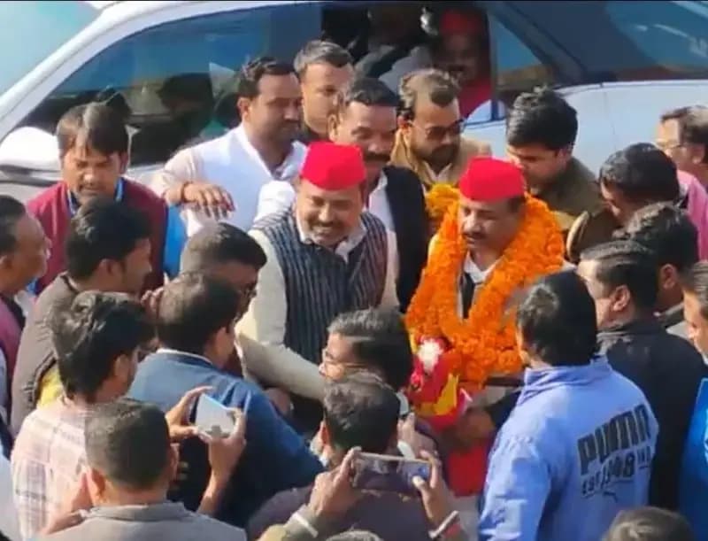 Sonbhadra News: सपा प्रदेश अध्यक्ष श्यामलाल पाल सोनभद्र पहुंचे, चोपन में फूल-मालाओं और नारेबाजी के साथ भव्य स्वागत.