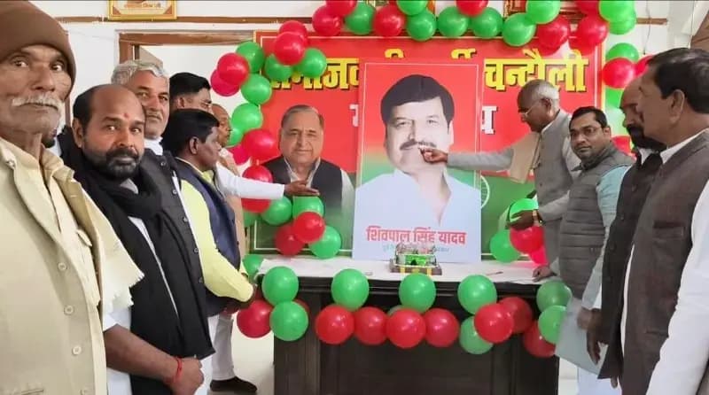 Chandauli News: पूर्व सांसद के नेतृत्व में मनाया गया शिवपाल यादव का 70वां जन्मदिवस,