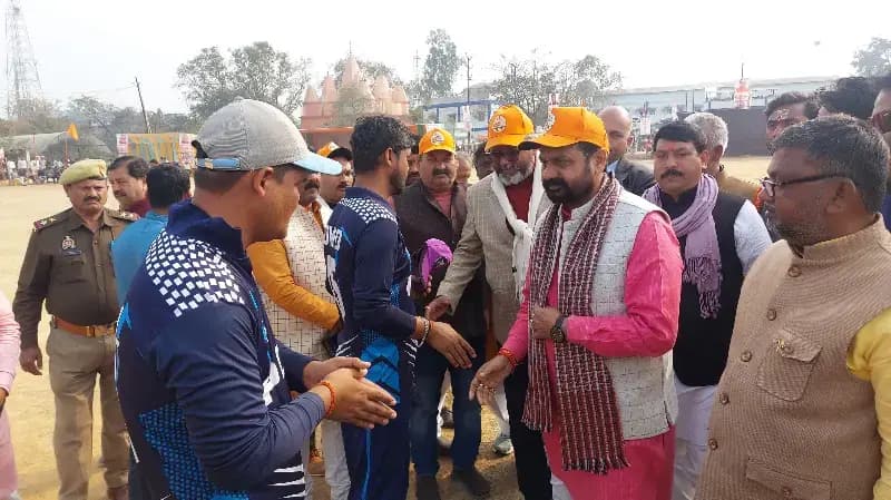 Sonbhadra News: राज्य मंत्री दयाशंकर मिश्र दयालू पहुंचे सोनभद्र, विधायक खेल महाकुंभ में शामिल होकर खिलाड़ियों का बढ़ाया हौसला.