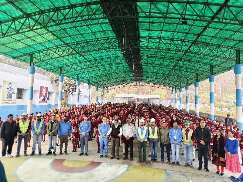 Sonbhadra News: डीएवी पब्लिक स्कूल में सड़क सुरक्षा कार्यक्रम, छात्रों और समुदाय को जागरूक करने का उद्देश्य.