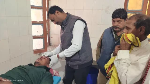 Chandauli News: स्कूल बस की टक्कर से युवक घायल, अस्पताल में भर्ती.