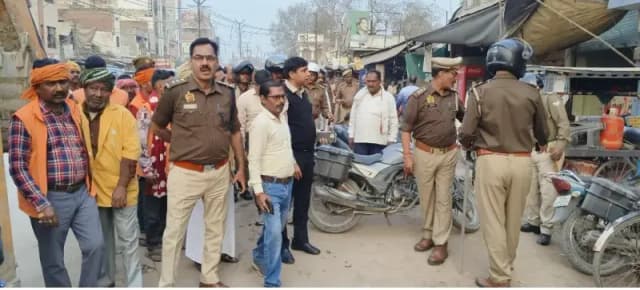 Chandauli News: प्रशासन ने चलाया अतिक्रमण हटाओ अभियान, वसूला गया 34,500 जुर्माना.