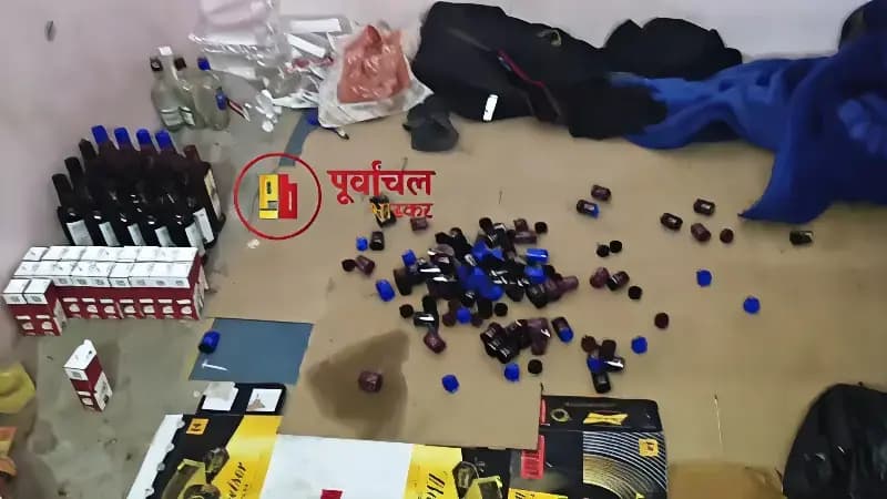 Chandauli News: लाइसेंसी अंग्रेजी शराब दुकान सीज, मिलावट की शिकायत पर छापेमारी.