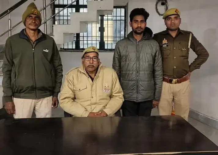 Chandauli News: गोतस्करी पर पुलिस की बड़ी कार्रवाई, तीन गोवंश बरामद, दो गिरफ्तार.
