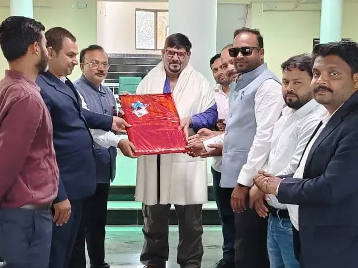 Sonbhadea News: चोपन में रेलवे डॉक्टर को ईसीआरकेयू ने दी भावभीनी विदाई.