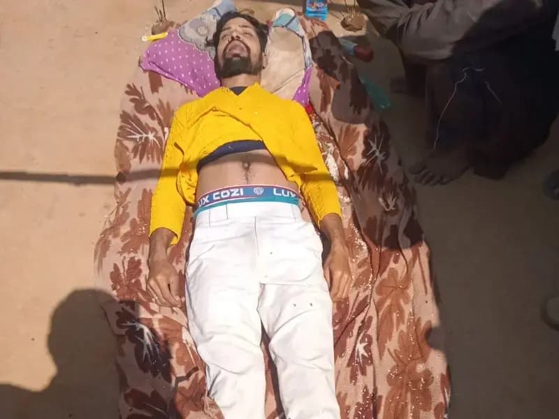 Sonbhadra News: बालू साइट से घर लौटे युवक ने लगाई फांसी, पुलिस जांच में जुटी.
