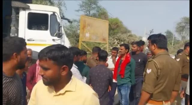 Chandauli News: तेज रफ्तार डंपर ट्रक का कहर, साइकिल सवार अधेड़ की मौत.