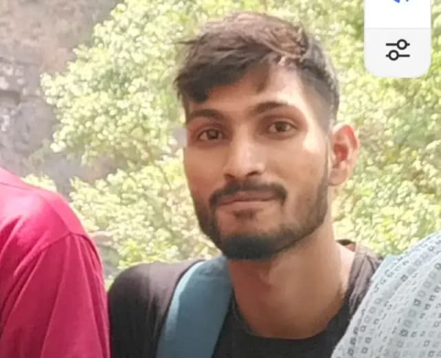 Chandauli News: फंदे से लटक कर युवक ने दी जान, मचा कोहराम, जांच में जुटी पुलिस.