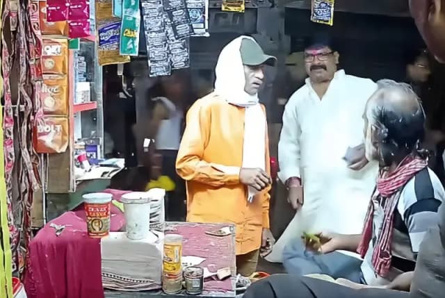 Chandauli News: दुकान बंद कराने पहुंचे जीआरपी इंस्पेक्टर का दुकान में डंडा चलाते वीडियो वायरल.