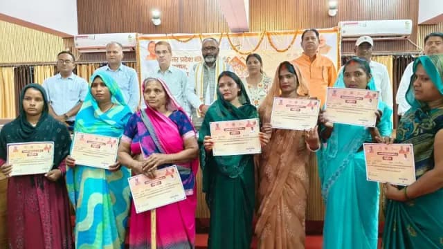 Sonbhadra News: जनपद में पीएम आवास योजना के 3791 लाभार्थियों के खातों में डीबीटी से धनराशि ट्रांसफर.