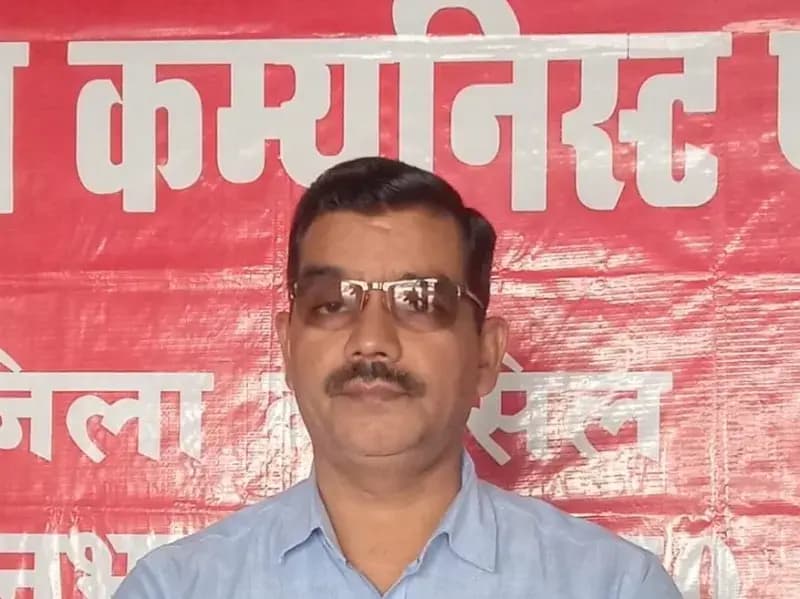 Sonbhadra News: रसोई गैस की कालाबाजारी पर भाकपा का हमला, प्रशासन से सख्त कार्रवाई की मांग.