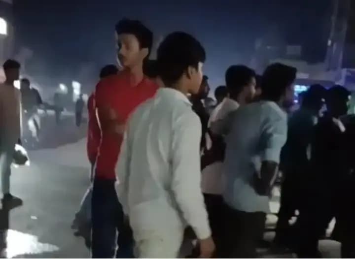 Chandauli News: चाट दुकान पर रेट को लेकर विवाद, दोनों पक्षों में मारपीट, क्रॉस केस दर्ज.