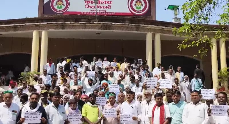 Sonbhadra News: औद्योगिक गलियारे के लिए भूमि अधिग्रहण का विरोध, किसानों में बढ़ा आक्रोश.