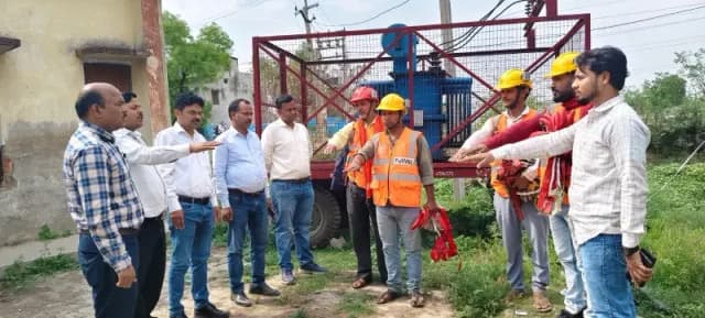 Chandauli News: बिजली उपकेंद्रों पर सुरक्षा को लेकर सख्ती, लापरवाही पर हटाने की चेतावनी.