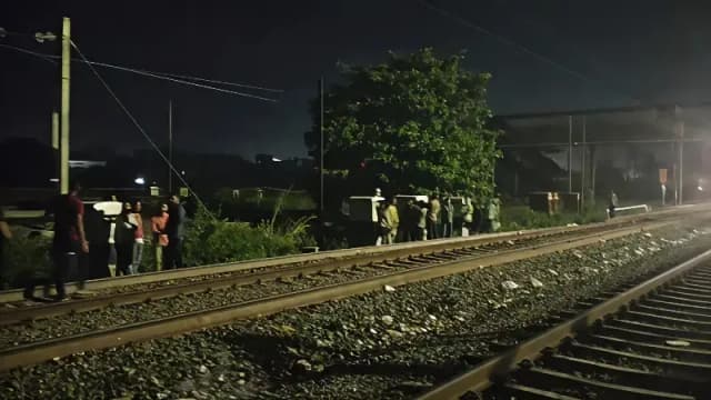 Chandauli News: ट्रेन की चपेट में आये दो लोग, एक की यार्ड में तो दूसरे की प्लेटफार्म पर हुई मौत.