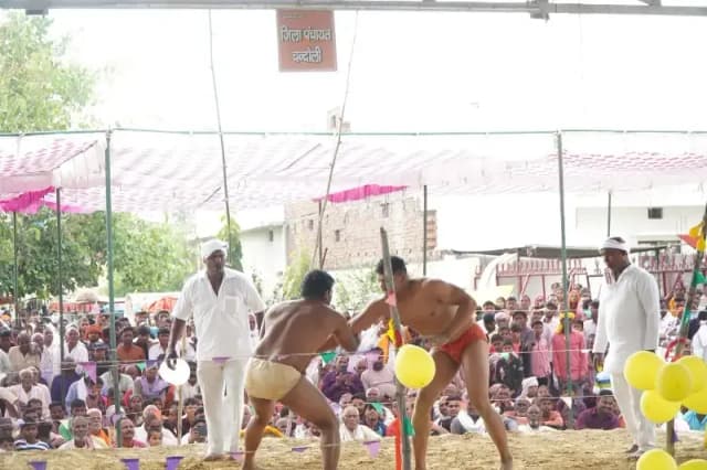 Chandauli News: रामनवमी पर सिकटा में विराट दंगल का आयोजन, नामी पहलवानों ने दिखाया दम.