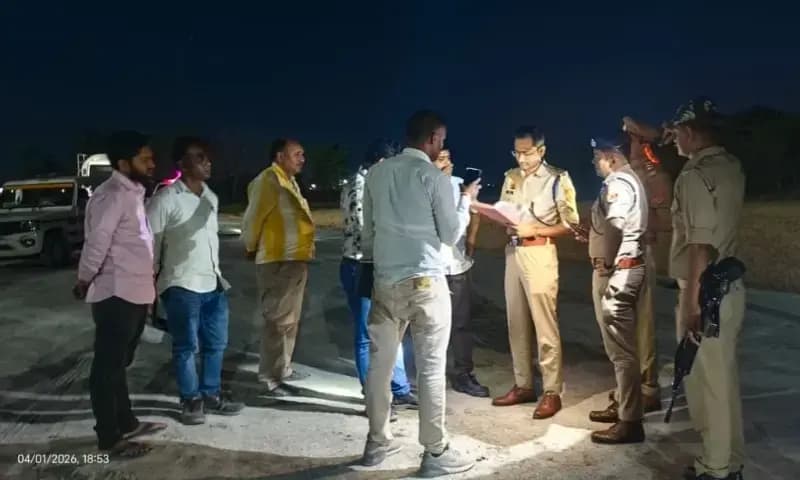 Chandauli News: निर्माणाधीन पुलिस लाइन का एसपी आकाश पटेल ने किया निरीक्षण, गुणवत्ता पर जोर.