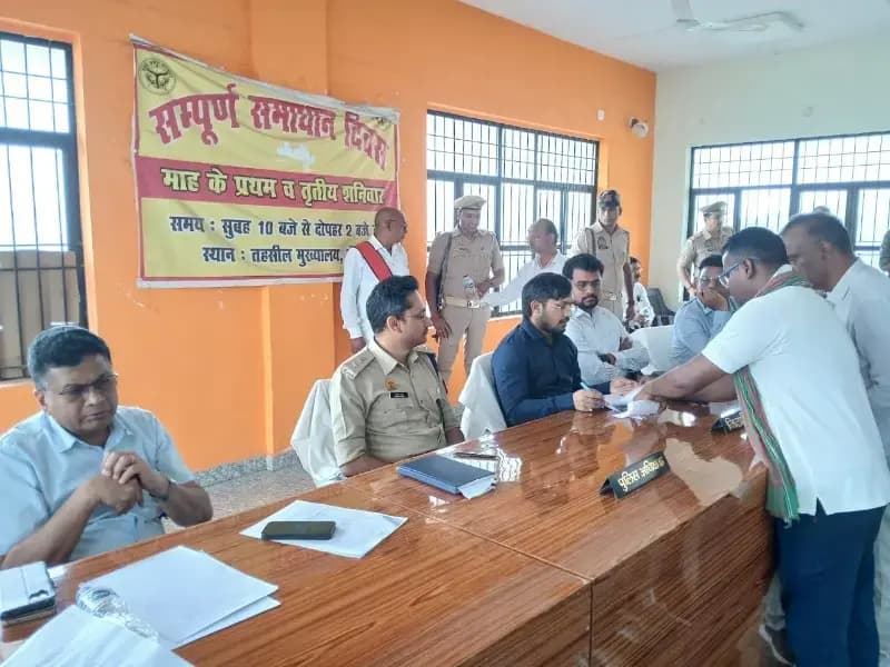Chandauli News: सम्पूर्ण समाधान दिवस में डीएम एसपी दिखे सख्त, शिकायतों के समयबद्ध निस्तारण के निर्देश.