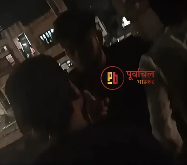 Chandauli News: रात में मनबढ़ युवक का आतंक: ठेले पर तोड़फोड़, मॉल में घुसकर कैश मांगने का आरोप.